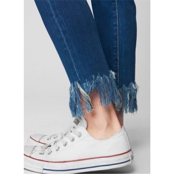 BlankNYC NWT 🎉host pickx3🎉Blank mid rise distressed fringe bottom skinny jeans - Picture 5 of 13